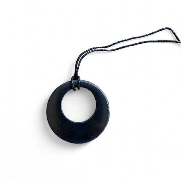 Shungit vedh�ng dobbeltcirkel m. sn�re, M�l �5 cm