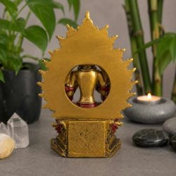 Bagside af Maitreya Buddha figur i massiv polyresin med detaljeret str�lekrans.