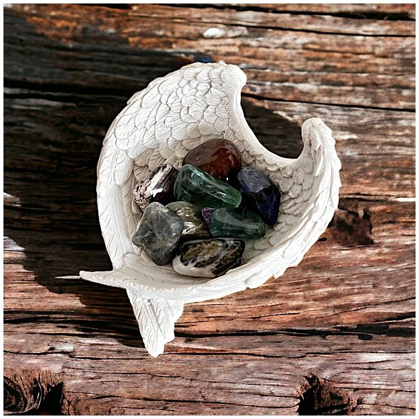 Hjerteformede skle med englevinger  elegant opbevaring og magisk dekor