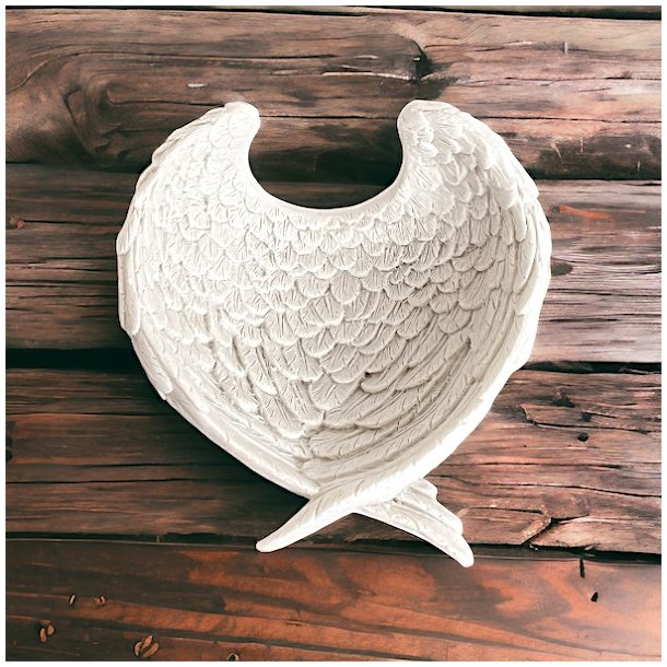 Hjerteformede skle med englevinger  elegant opbevaring og magisk dekor