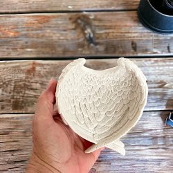 Hjerteformede skle med englevinger  elegant opbevaring og magisk dekor