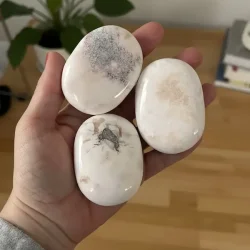 Skolezit h�ndsten / palmstones � ro, klarhed og blid spirituel energi