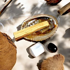 Smudging Kit med Abeloneskal, Palo Santo og 2 krystaller   Energihealing og Renselse