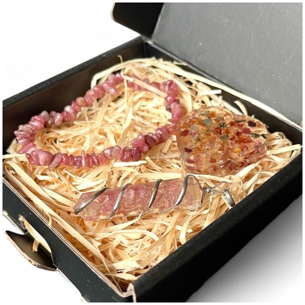 Gavest i pink turmalin m. krystalarmbnd, orgonit hjerte og orgonit vedhng