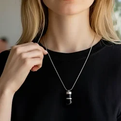 Beskyttende smykkest i sort turmalin med armbnd 17-20 cm og higa vedhng