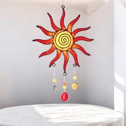 Hndlavet solfanger med solmotiv 13 x 23 cm i varme farver og perler (A)