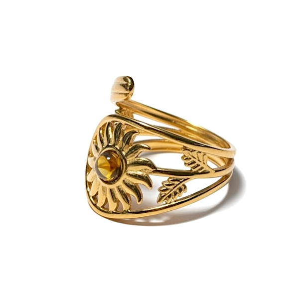 Just�rbar forgyldt st�lring med solmotiv og tiger�je � nikkelfri og farvefast