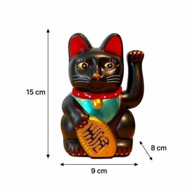 Produktbillede af en sort japansk lykkekat p� hvid baggrund med grafik, der viser m�lene 15 cm i h�jden, 9 cm i bredden og 8 cm i dybden.