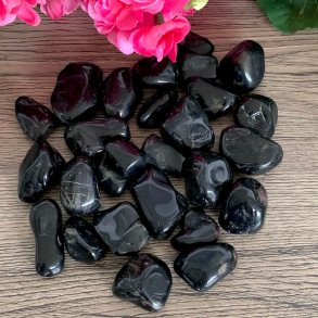 Sort Onyx Lommesten 2,5�3 cm � Beskyttelse, grounding og indre styrke i hverdagen