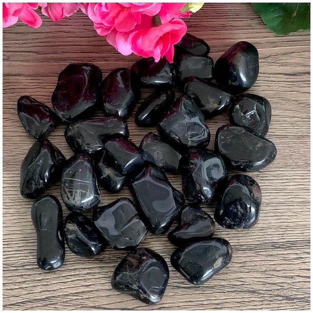 Sort Onyx Lommesten 2,5�3 cm � Beskyttelse, grounding og indre styrke i hverdagen