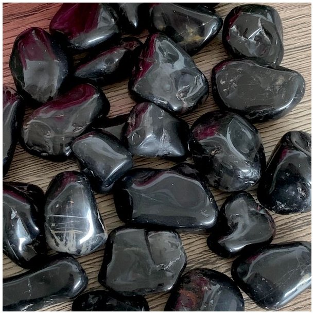 Sort Onyx Lommesten 2,5�3 cm � Beskyttelse, grounding og indre styrke i hverdagen