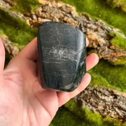 sort turmalin i hnd-2