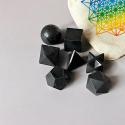 Geometrisk krystal st i sort turmalin  7 Elementer