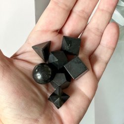 Geometrisk krystal st i sort turmalin  7 Elementer