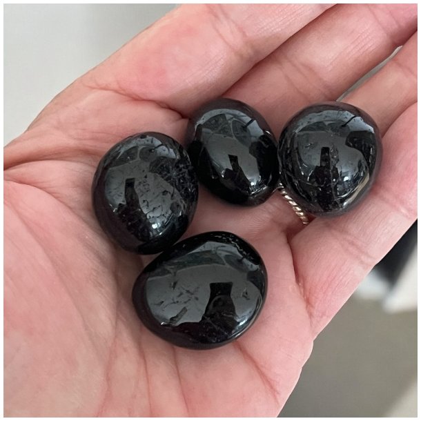 Sort turmalin lommesten poleret, Ml ca. 2,5 - 3 cm