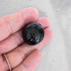 Sort turmalin lommesten poleret, Ml ca. 2,5 - 3 cm