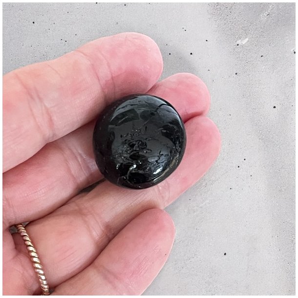 Sort turmalin lommesten poleret, Ml ca. 2,5 - 3 cm