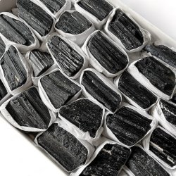 Sort turmalin r� stykker, M�l str. Small - Large