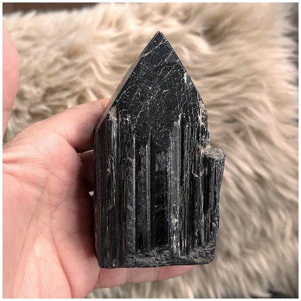 Unik semipoleret sort turmalin - 426 gram