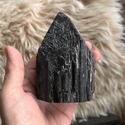 Unik semipoleret sort turmalin - 457 gram