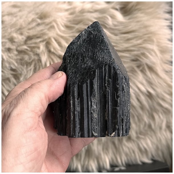 Unik semipoleret sort turmalin - 457 gram