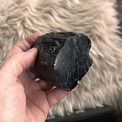 Unik semipoleret sort turmalin - 457 gram