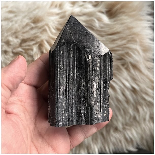 Unik semipoleret sort turmalin - 375 gram