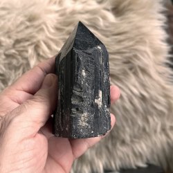 Unik semipoleret sort turmalin - 375 gram