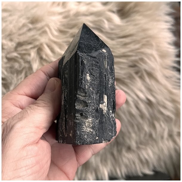 Unik semipoleret sort turmalin - 375 gram