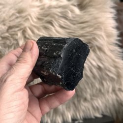 Unik semipoleret sort turmalin - 375 gram