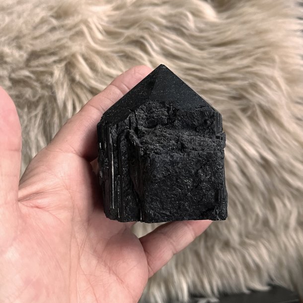 Unik semipoleret sort turmalin - 354 gram