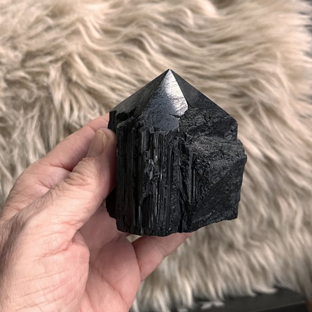 Unik semipoleret sort turmalin - 354 gram