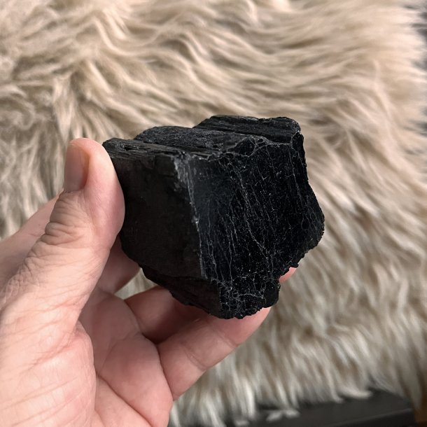 Unik semipoleret sort turmalin - 354 gram