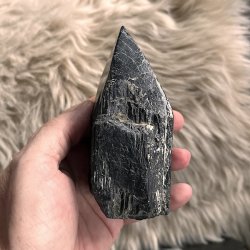 Unik semipoleret sort turmalin - 426 gram