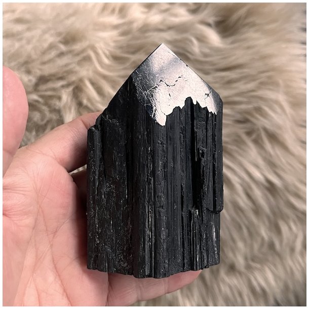 Unik semipoleret sort turmalin - 397 gram