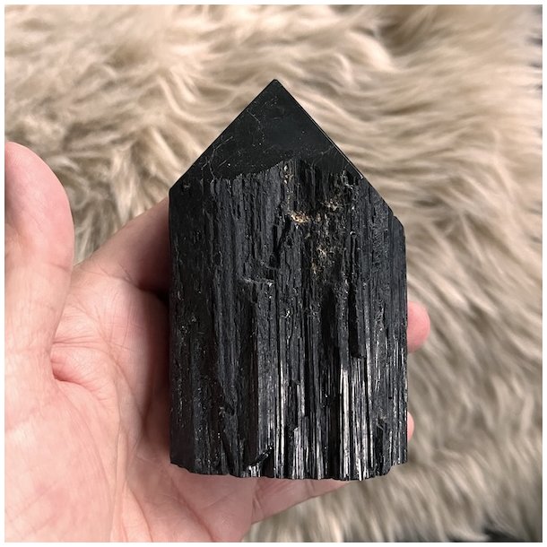 Unik semipoleret sort turmalin - 397 gram