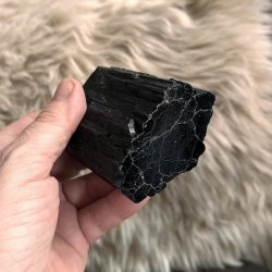 Unik semipoleret sort turmalin - 397 gram