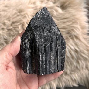 Unik semipoleret sort turmalin - 457 gram