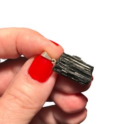 Elegante r sort turmalin vedhng  ca. 2 cm