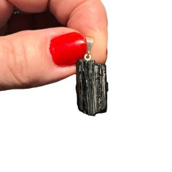 Elegante r sort turmalin vedhng  ca. 2 cm