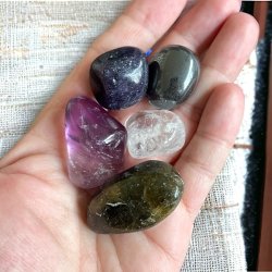 Sov godt med krystaller krystalst,  Ml 2,5 - 3,5 cm