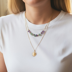 Fluorit halskde med sol vedhng  Forgyldt stl 43 cm  Spirituel og energifyldt smykke