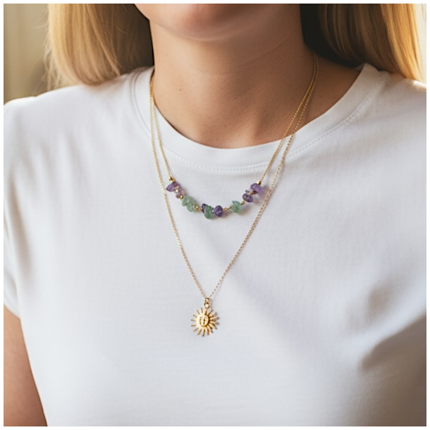 Fluorit halskde med sol vedhng  Forgyldt stl 43 cm  Spirituel og energifyldt smykke