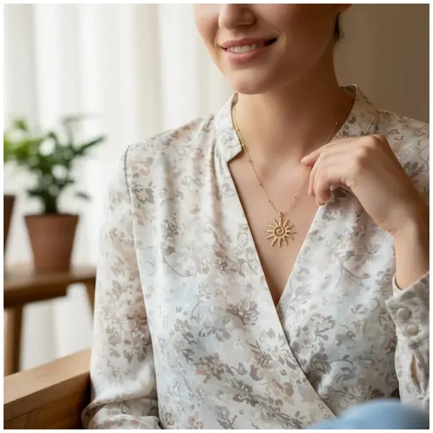 Spirituel Forgyldt Halskde med Solvedhng  Solens Kraft