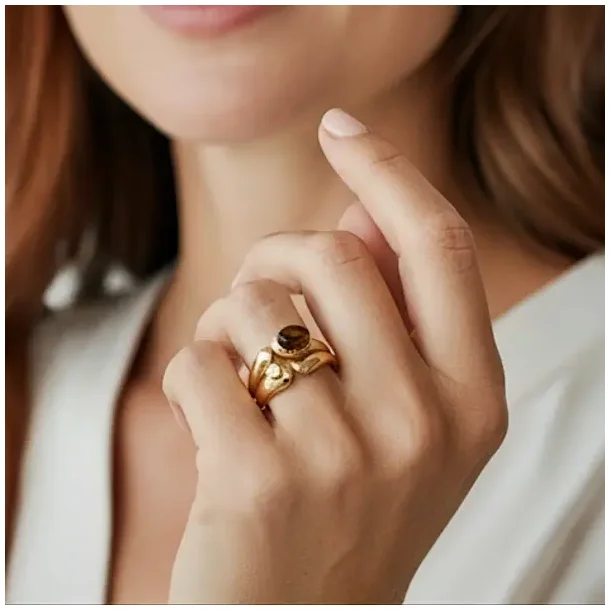 Justerbar Forgyldt Ring med Tigerje og Rhinsten  Beskyttelsens Kraft