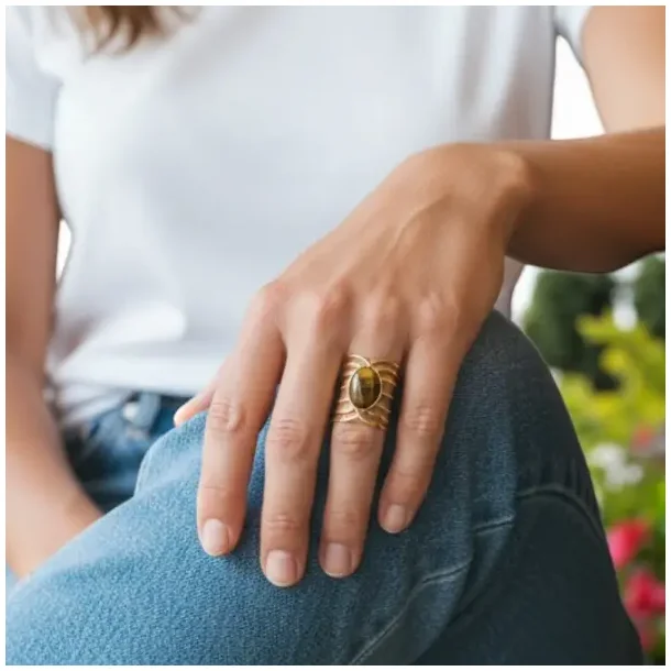 Forgyldt Justerbar Ring med Tiger�je � Mod &amp; Styrke