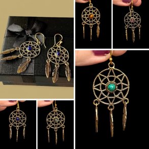 Hndlavede Drmmefanger reringe i Nikkelfri Bronze  5 cm Lngde med Krystaller og Fjer 