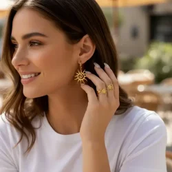 Forgyldte Creoler med Solsymbol  Lys &amp; Glde