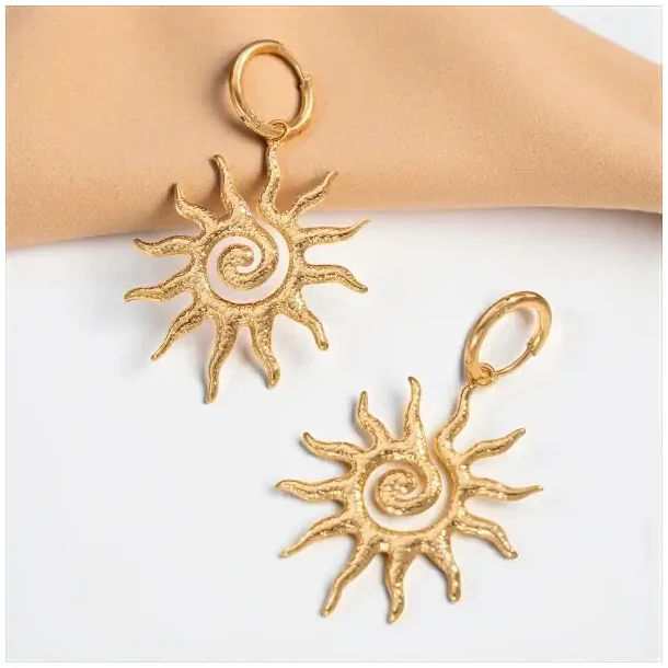 Forgyldte Creoler med Solsymbol  Lys &amp; Glde