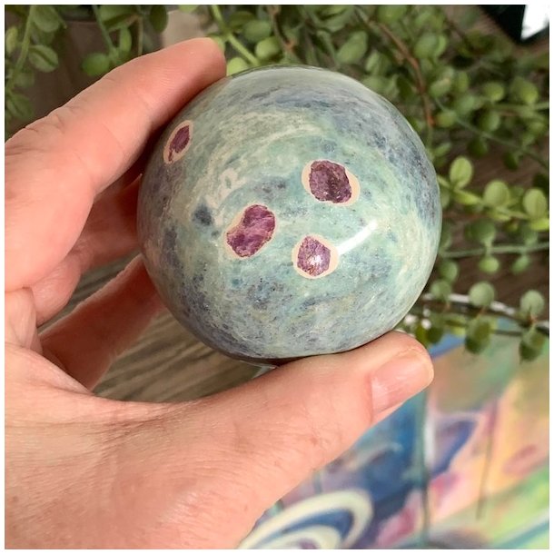 Kugle i fuschit med rubin UNIKA | Ml 6 cm